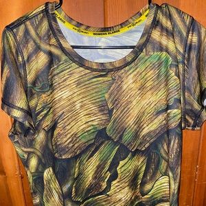 WOMEN'S SHADY TECH SHIRT